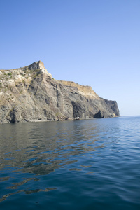 山在岩石从海 coastline.view