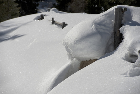 多洛米蒂山雪全景在冬季时间