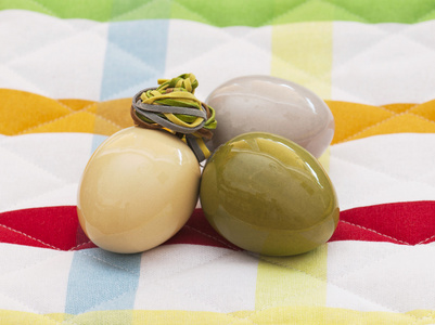 三个复活节彩蛋照片