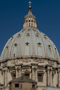 在罗马圣伯多禄大教堂的圆顶