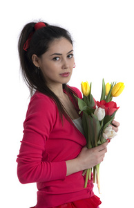 美丽的年轻女孩带一束花，春天。工作室 p