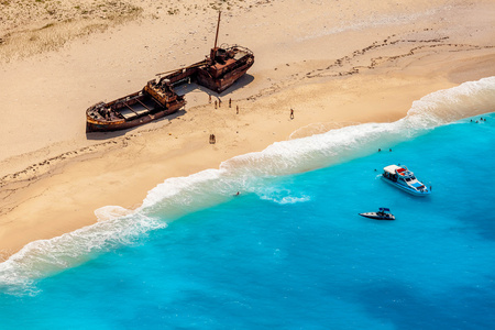 navagio 海滩上，扎金索斯沉船