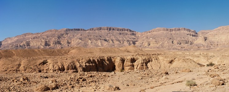 malerische Wstenlandschaft im kleinen Krater Erosionskrater Ka