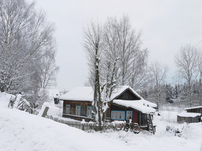 冬天在村庄里的房子