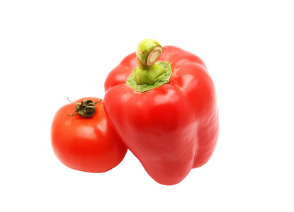 辣椒和番茄在白色背景上