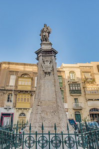 在 birgu，马耳他 vittoriosa 广场的胜利纪念碑