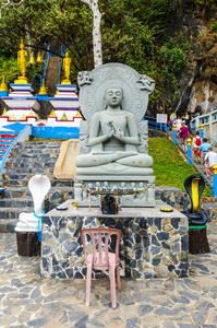 佛雕像在泰国老虎洞寺