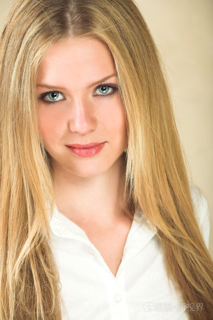 美丽的年轻成人白种女人