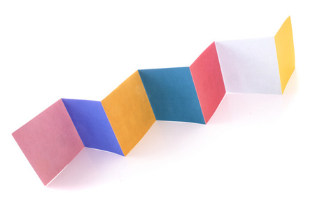 折叠后的纸张图片