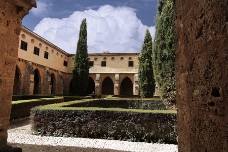 著名的修道院 de piedra 1194 年在努埃瓦的院子