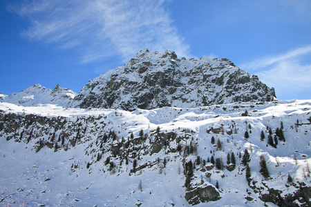 冬季景观粉红色的山