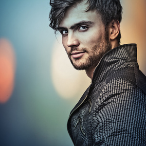 绘图的男人图片