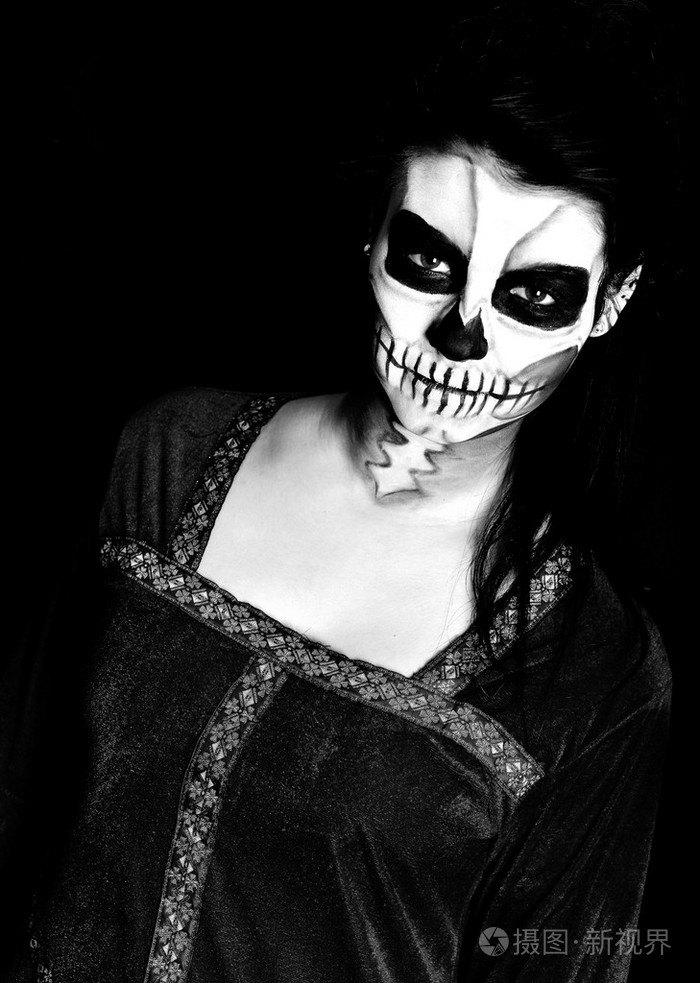恐怖现场的一个可怕的女人