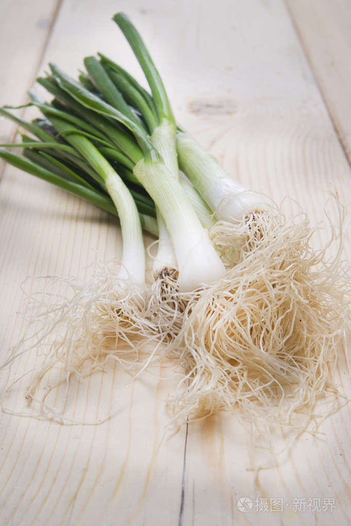 新鲜的白洋葱