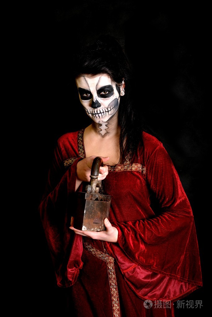 与古董铁一个可怕的女人的恐怖场面