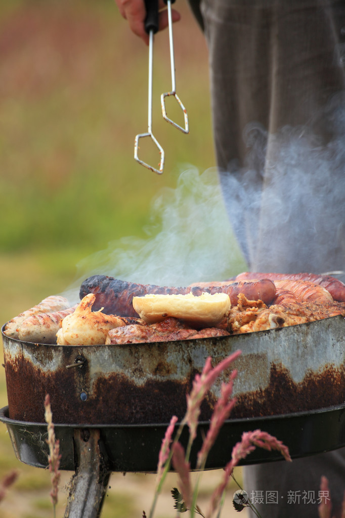 篝火晚会篝火火火焰烤牛排烧烤