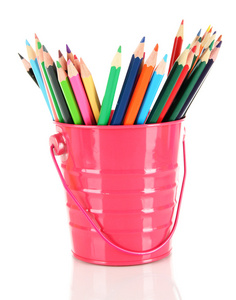彩色铅笔在桶上白色隔离