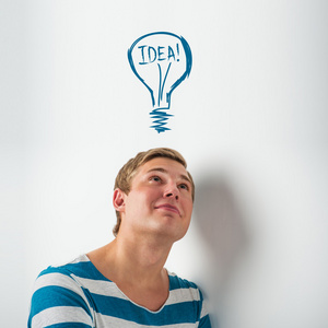 英俊的年轻男子,正在考虑照片