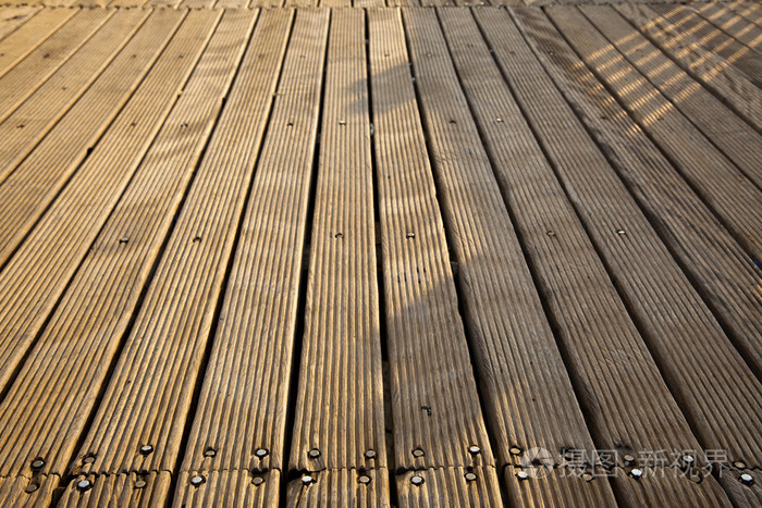 阳光照射木甲板