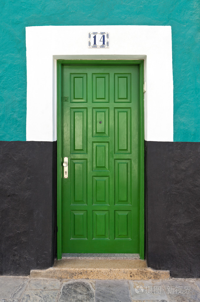 绿色的门在加那利群岛大加那利岛的典型别墅
