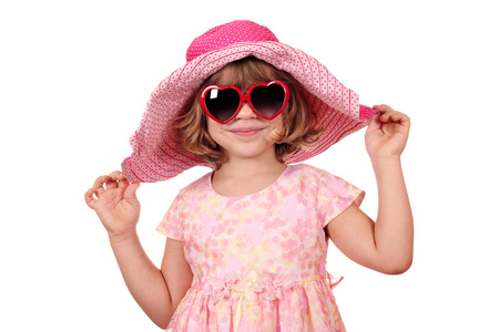 漂亮的小女孩太阳镜和大的帽子