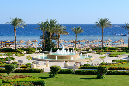 豪华酒店，沙姆沙伊赫，在海滩附近的喷泉 eg