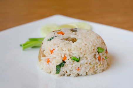 炒的米饭和鱼