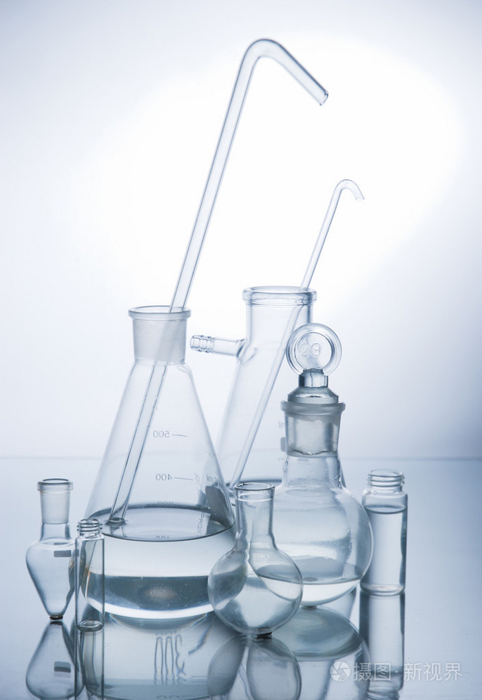 实验室玻璃器皿白上