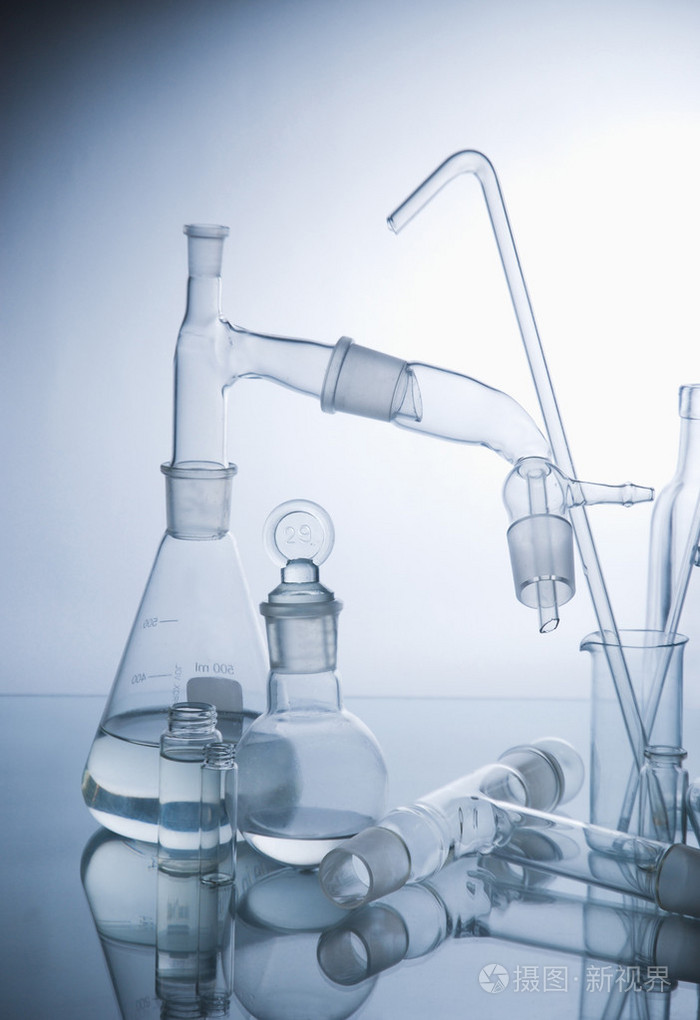实验室玻璃器皿白上