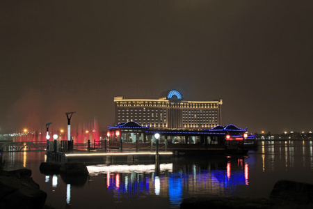 水上公园的夜景