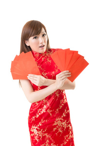 红色信封的中国女人