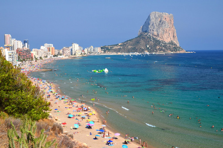 在 calpe，西班牙的沙滩