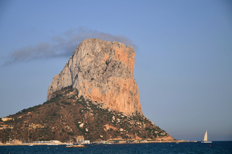 在 calpe，西班牙的沙滩