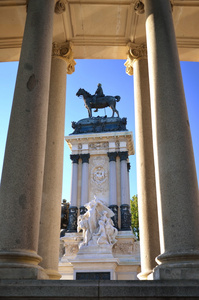国王的纪念碑在丽池公园在马德里，西班牙 alfons xii