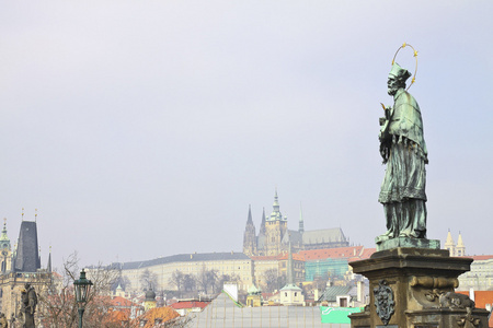 karlov 桥是在布拉格的旧中心