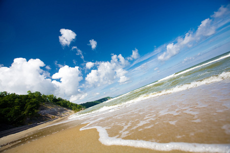 海上冲浪波