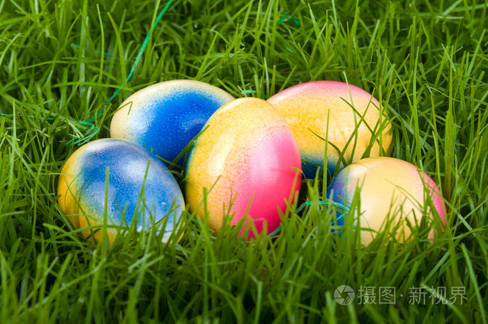 (作礼物用之)复活节彩色蛋(easteregg的名词复数)