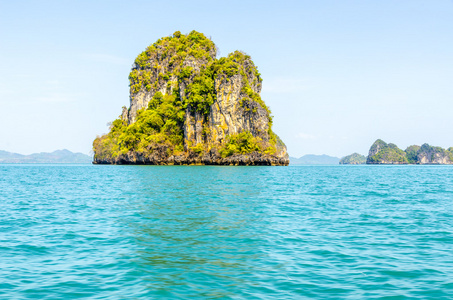 沿海峭壁和在岛上，在泰国象岛海滩