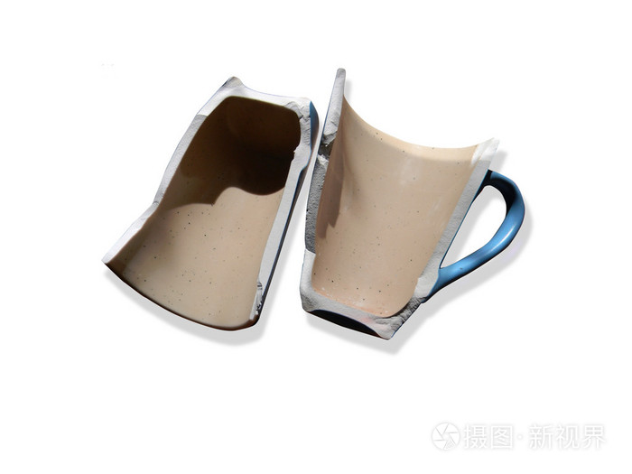 详细摄影的碎的茶杯子