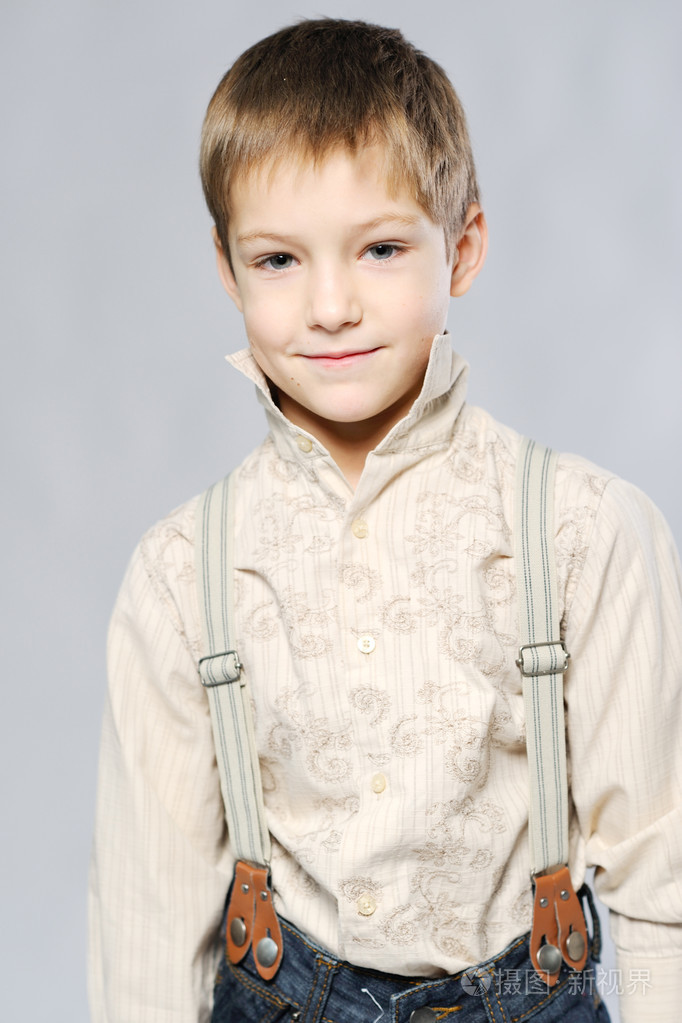 时尚的小男孩的肖像