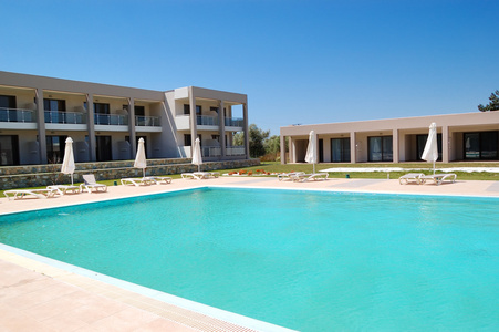 在现代的豪华酒店，thassos 岛，希腊游泳池