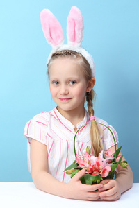 兔子耳朵的女孩图片