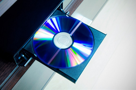 光盘已到 dvd 或 cd 播放机照片