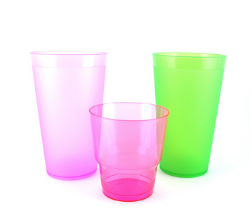 绿色和粉红色的杯子