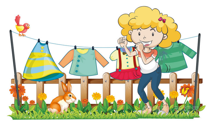 一位女士,挂着她的衣服在木栅栏附近的花园