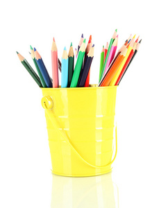 彩色铅笔在桶上白色隔离