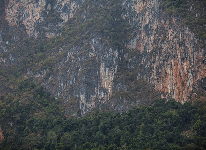 在泰国作为背景的悬崖
