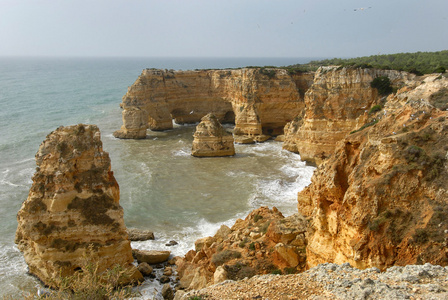 阿尔加威 marinha 海滩