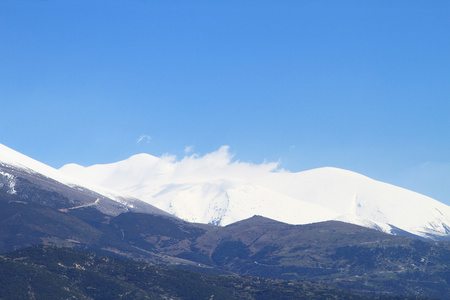 涵盖的雪在希腊奥林匹斯山