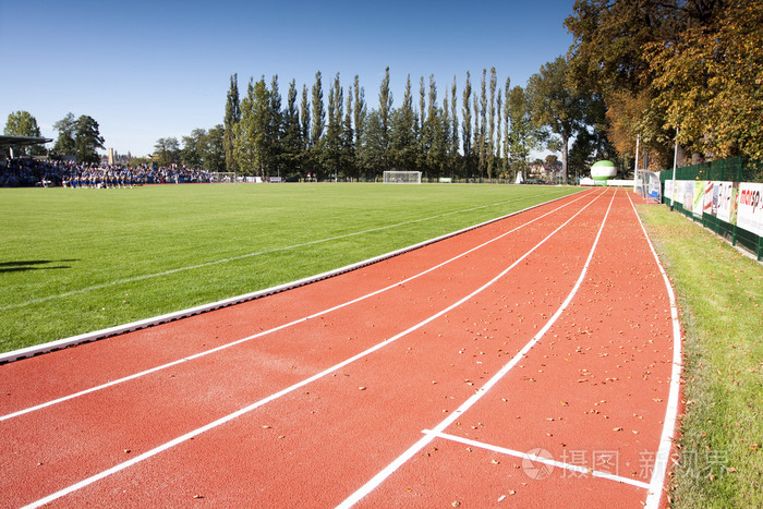 在体育场田径场